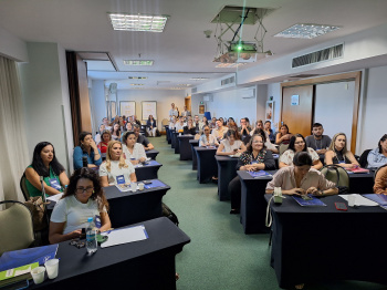 Líderes educacionais debatem a alfabetização durante seminário em Vitória