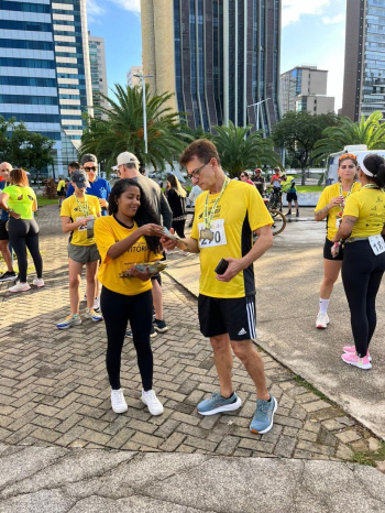 Ação educativa da campanha Maio Amarelo