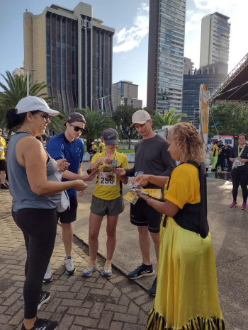 Ação educativa da campanha Maio Amarelo