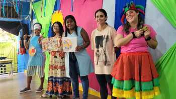 Crianças escolhem oficinas temáticas no CMEI Maria Nazareth Menegueli