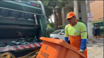 Profissionais de limpeza atuam na cidade de Vitória