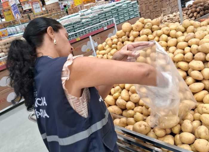Monitoramento de alimentos pela Vigilância Sanitária de Vitória garante segurança na saúde pública