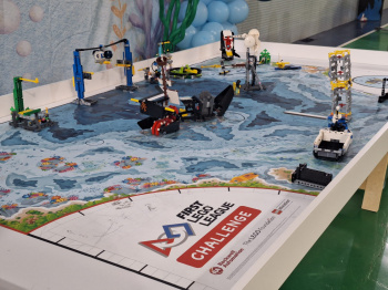 Estudantes da EMEF Maria Madalena apresentam projetos de robótica com LEGO
