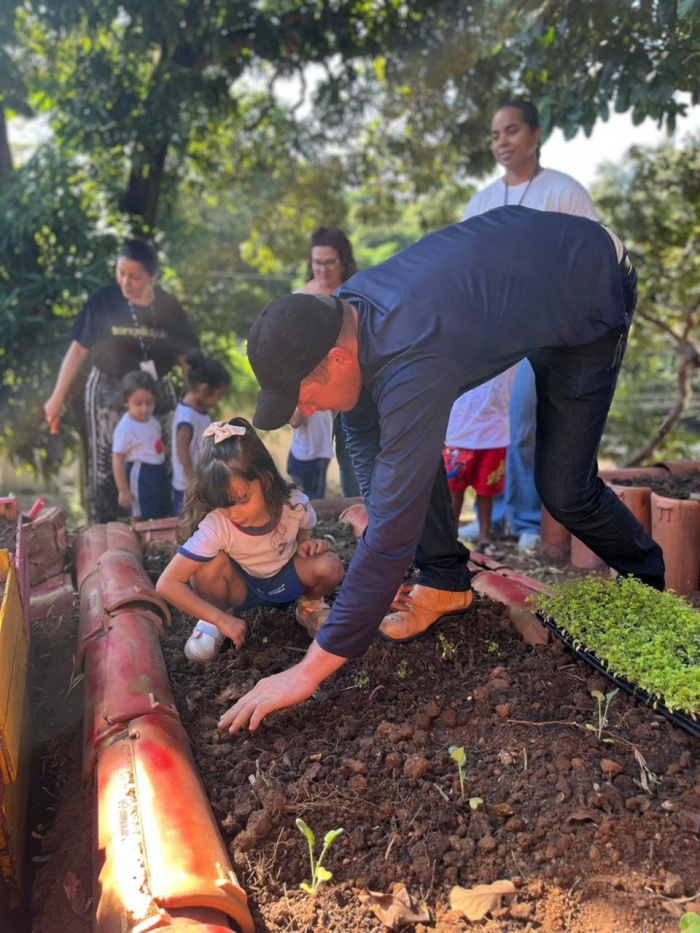 Horta escolar no CMEI Ocarlina Nunes Andrade