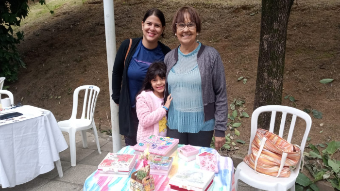 Mara Regina da Silva ganhou o apoio da filha Estefany e da neta Luíza durante a Mostra de Talentos