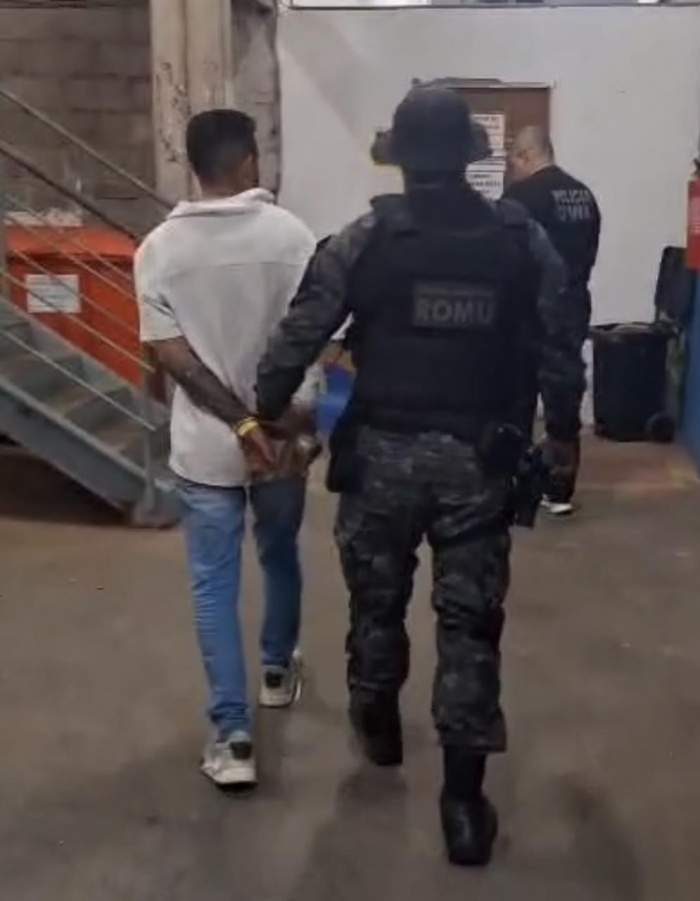 Motorista embriagado é detido após bater com carro no Centro de Vitória