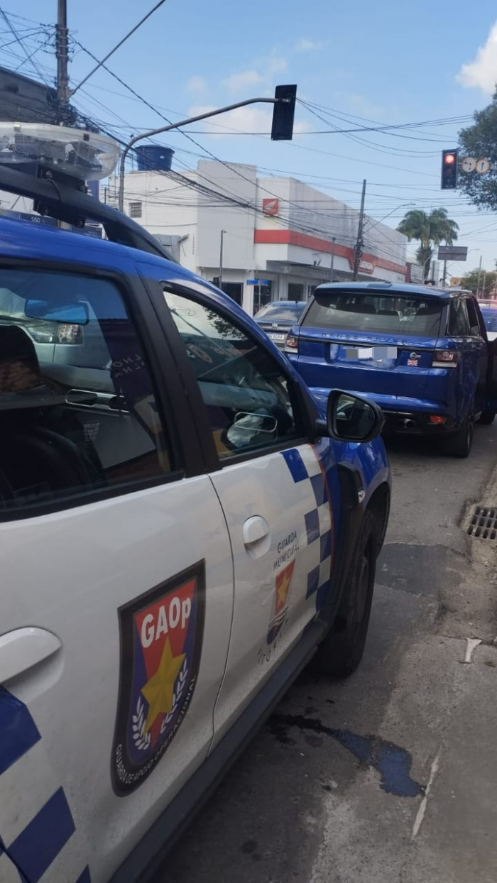 Empresário é detido em carro de luxo e arma irregular pela Guarda de Vitória