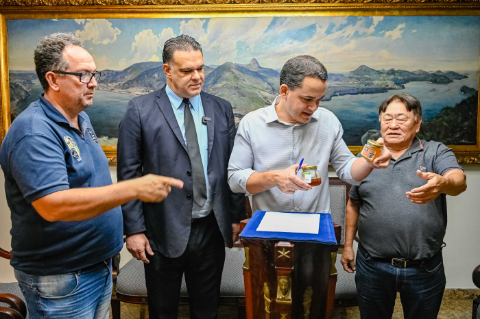 Sanção da Lei que institui o Dia do Meliponicultor Capixaba
