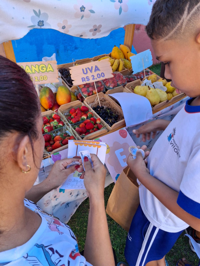 Dia de feira no CMEI Gilda de Athayde, em São Pedro