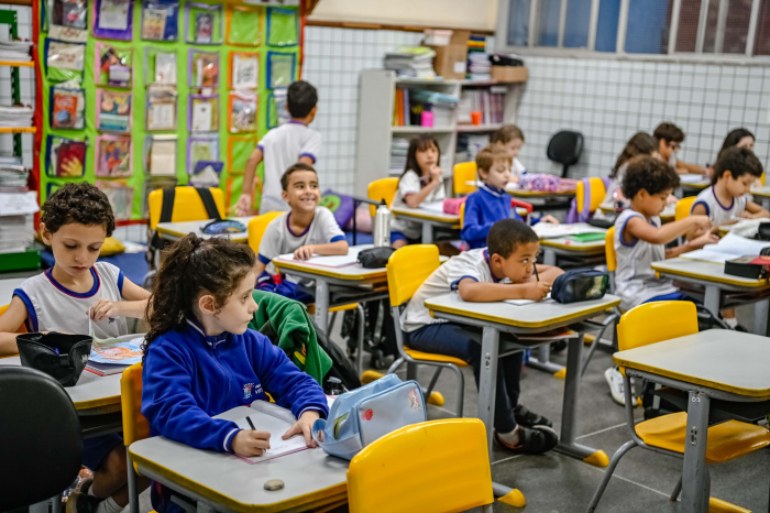 Alunos em sala de aula na EMEF Alvaro de Castro Mattos