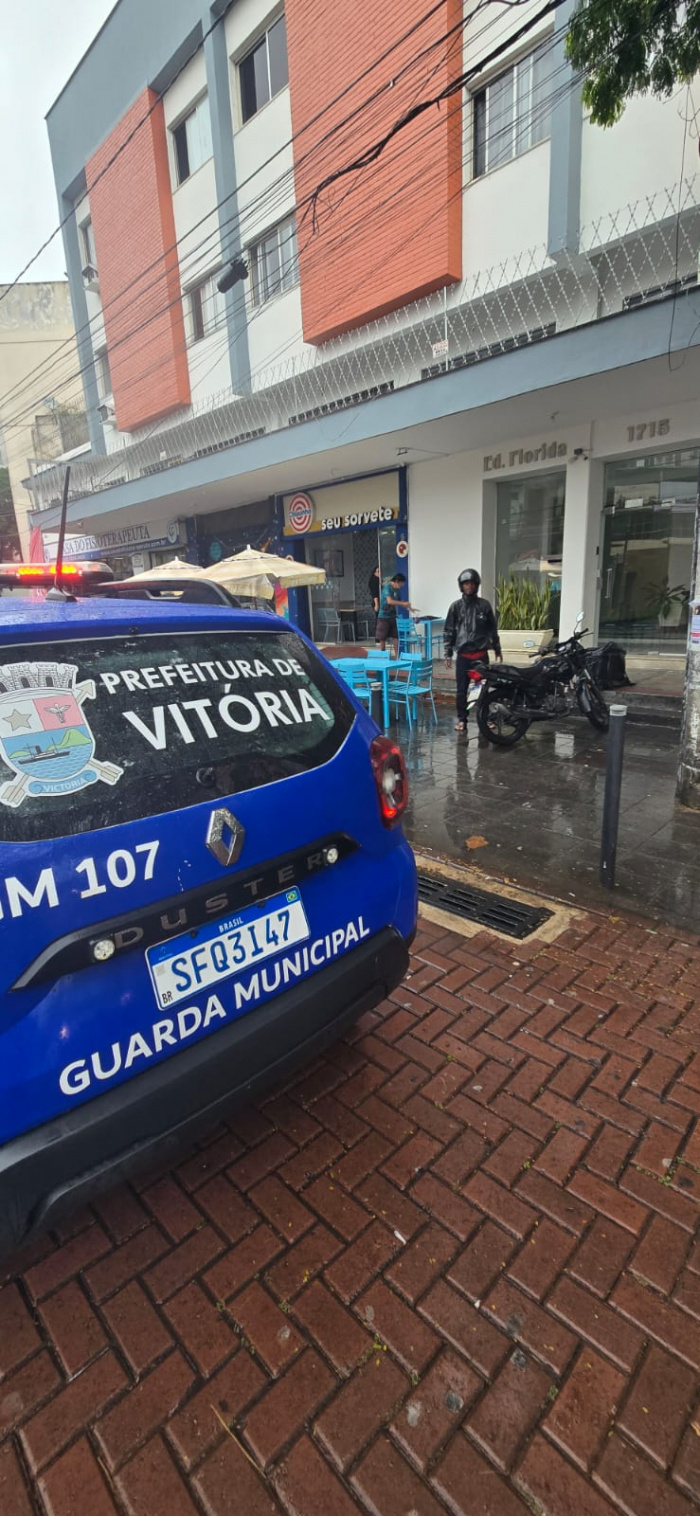 Motoby flagrado pela Guarda de Vitória pilotando uma moto sem possuir habilitação