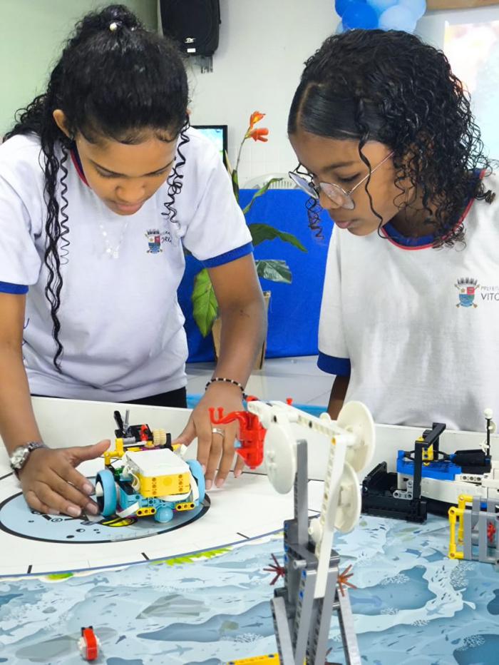 Estudantes da EMEF Anacleta Schneider brilham em desafio de robótica em projeto LEGO