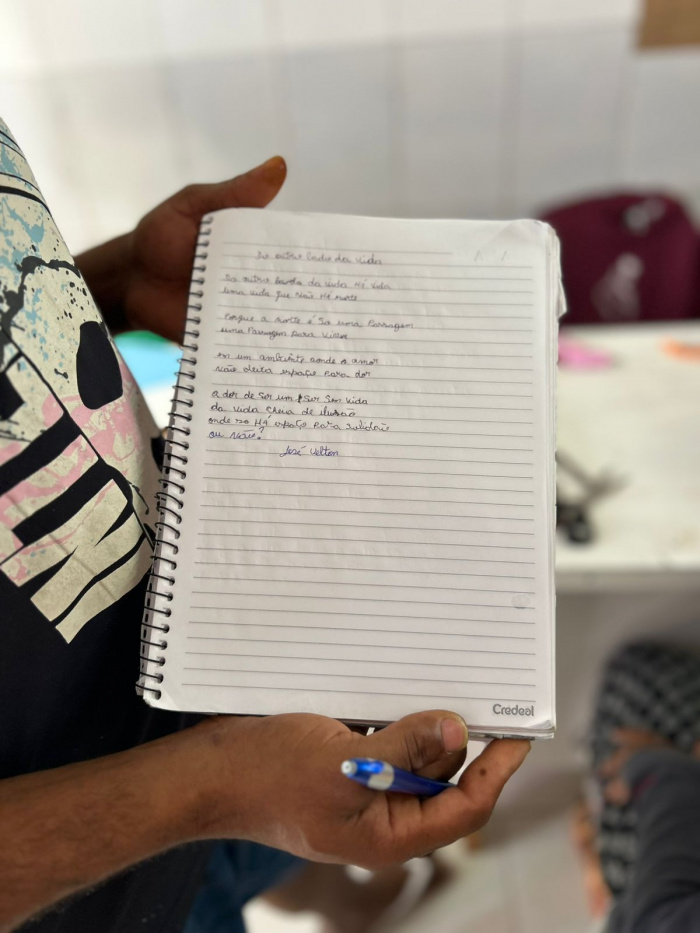 José Welton, frequentador do Centro Pop, escreve poesias para superar a situação de rua