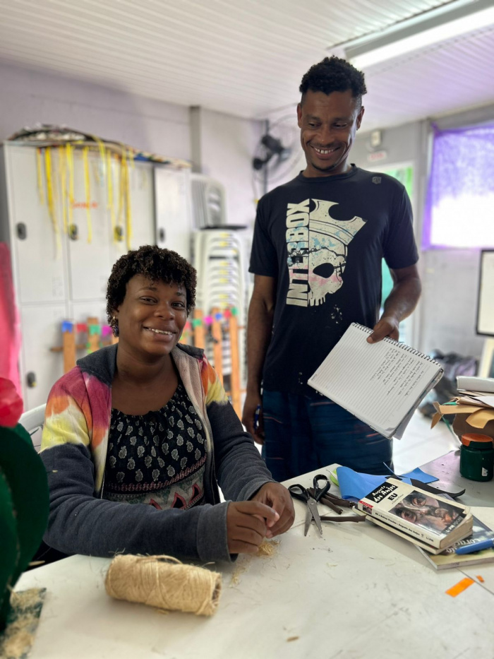 Rayane e José Welton, frequentadora do Centro Pop, escreve poesias para superar a situação de rua