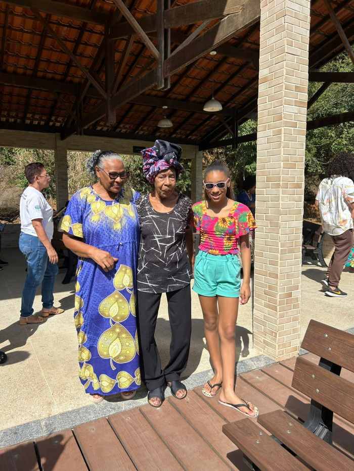 Maria da Penha, a irmã Clarice e a neta Sofia