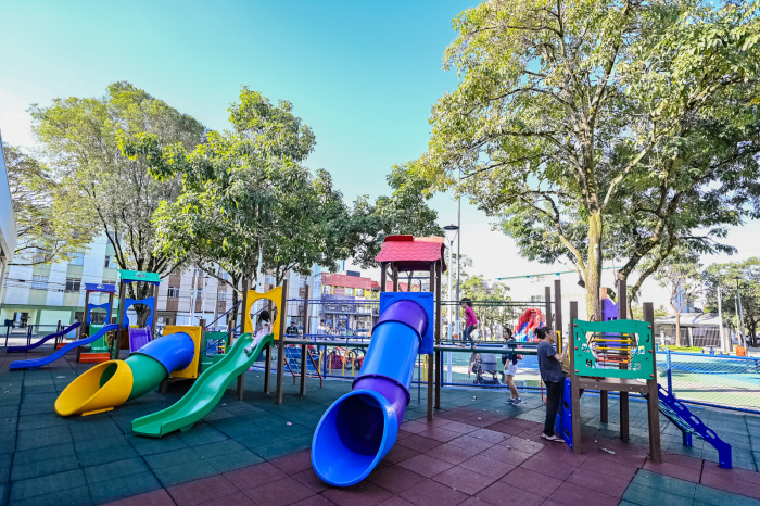 Praça Mário Elias da Silva em Jardim Camburi