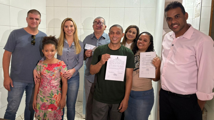 Bônus Moradia: Valéria de Jesus recebe chave da casa nova