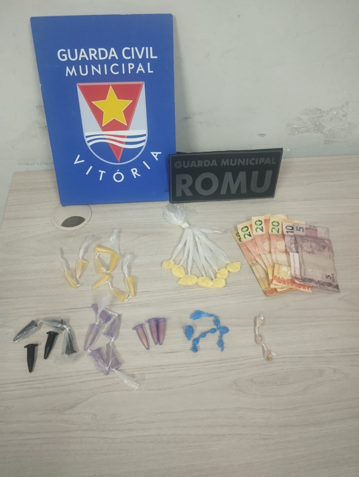 Com ajuda de câmeras, Guarda de Vitória detém homem vendendo drogas em Nova Palestina
