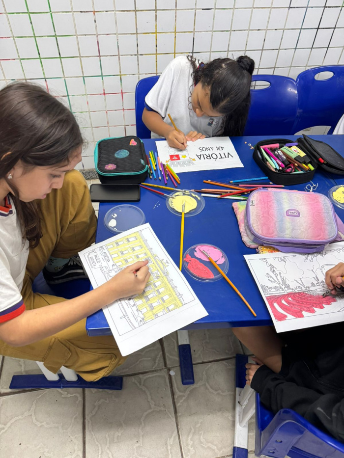 Cenas de Vitória": Estudantes da EMEF UFES colorindo a cidade