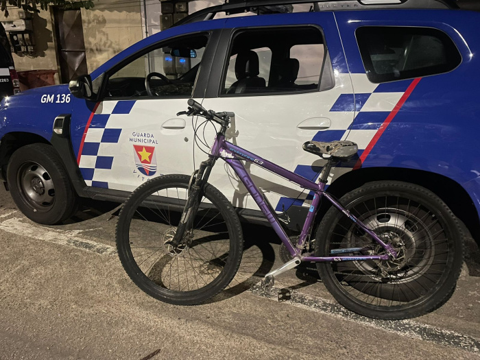 Guarda de Vitória detém suspeito e recupera bicicleta de entregas por app furtada na Praia do Canto