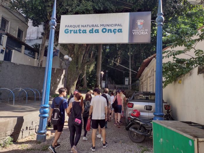 Gruta da Onça recebe estudantes para vivências sobre a Mata Atlântica no Centro