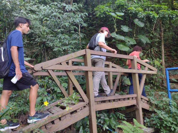 Gruta da Onça recebe estudantes para vivências sobre a Mata Atlântica no Centro