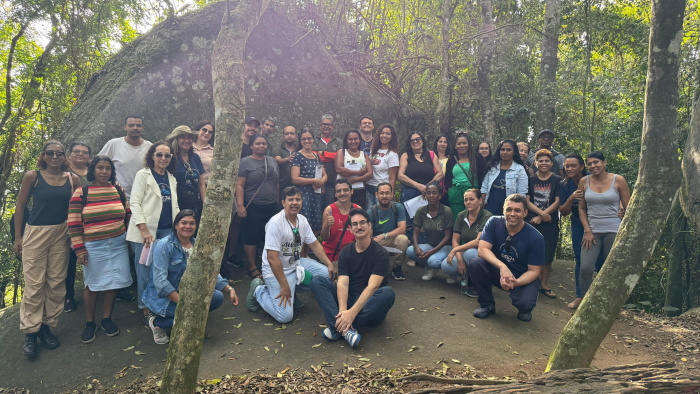 Estudantes indígenas, da Aldeia Caieiras Velhas, visitam a floresta do Parque da Fonte Grande
