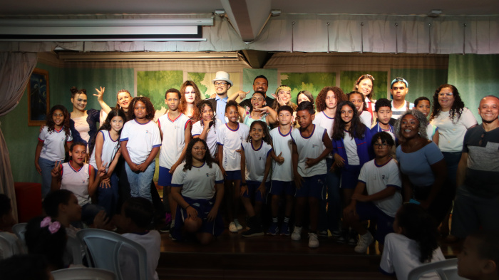 Estudantes da EMEF Eliane Rodrigues participam de projeto teatral com espetáculo infantil