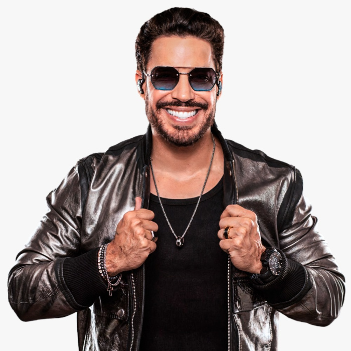 O cantor sertanejo Léo Lima abre a programação de domingo (7).