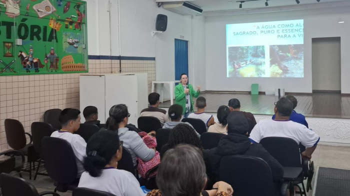 CEA Mata Paludosa leva debate sobre uso consciente da água a estudantes da EJA em Jardim Camburi