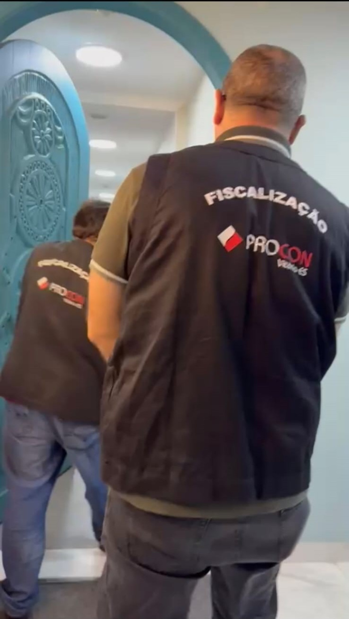Procon de Vitória e Conselhos suspendem atendimento de clínicas após fiscalização