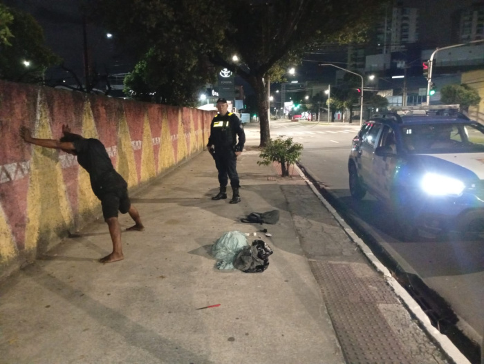 Guarda de Vitória detém suspeito por furto de fios na Reta da Penha