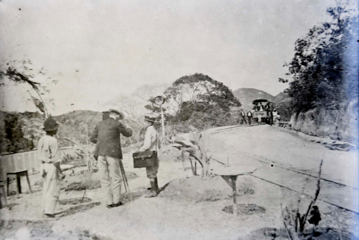 Avenida Vitória, sobre o Forte São João, sendo preparada para pavimentação