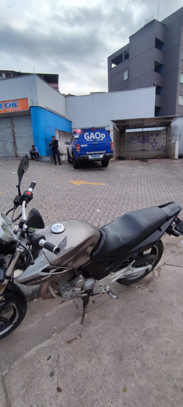 Guarda de Vitória detém condutor sem habilitação e apreende moto usada em assaltos