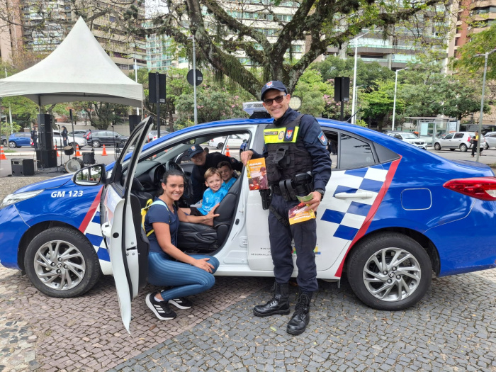 Semana de Trânsito: mais de 250 motociclistas e pedestres abordados em blitz educativa