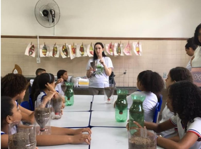 CEA Mata Paludosa e CMEITI Ana Maria Chaves Colares promovem oficina de reaproveitamento de garrafas