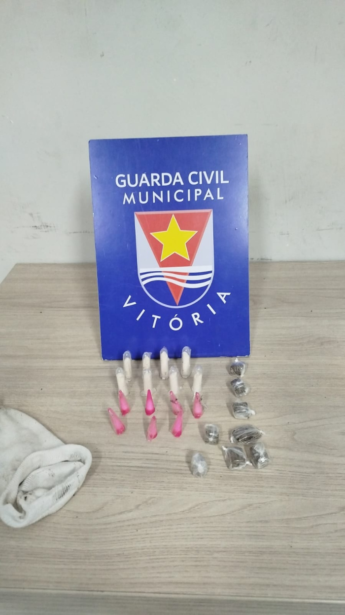 Fugitiva do sistema prisional é detida pela Guarda de Vitória vendendo drogas