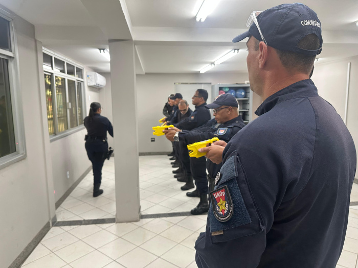 Curso de atualização de uso de armas de choque da Guarda de Vitória entra na reta final