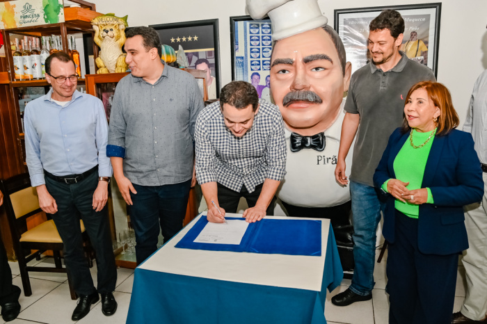 Assinatura do decreto que denomina o "Polo Gastronômico Hercílio Alves da Silva Filho - Pirão