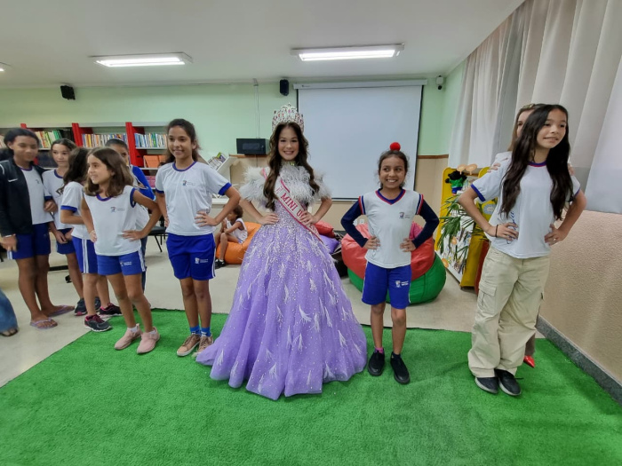 Mini Miss Universo 2025 visita escola em Tabuazeiro e inspira estudantes