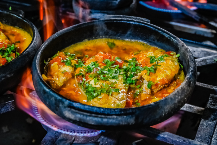 Moqueca de Badejo - Preparo na Cozinha do Restaurante Pirão