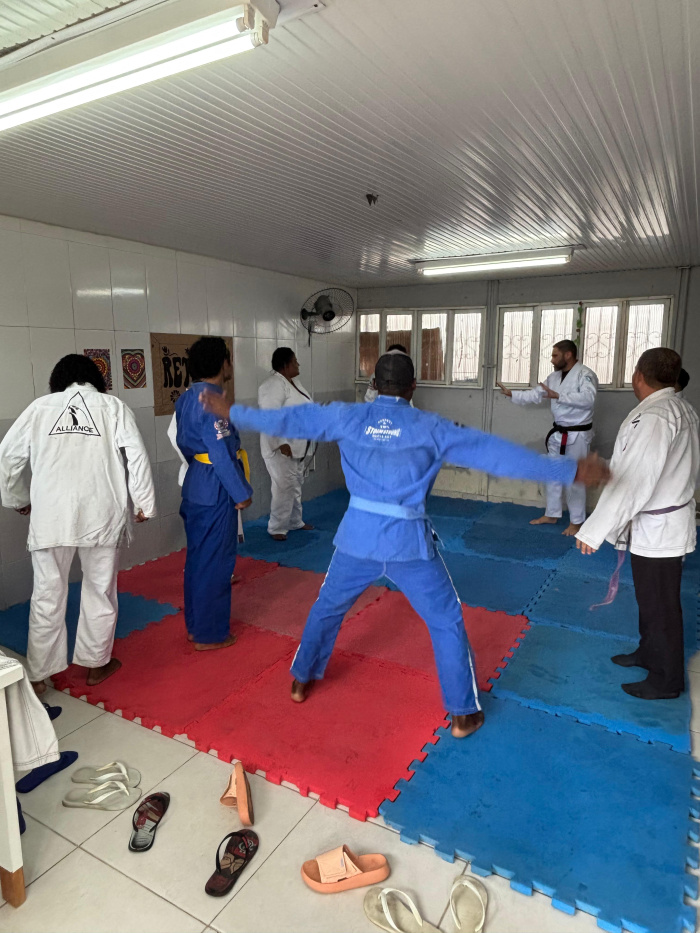 Odilon Mariz de Lima leva ensinamentos de jiu-jitsu a usuários do Centro Pop