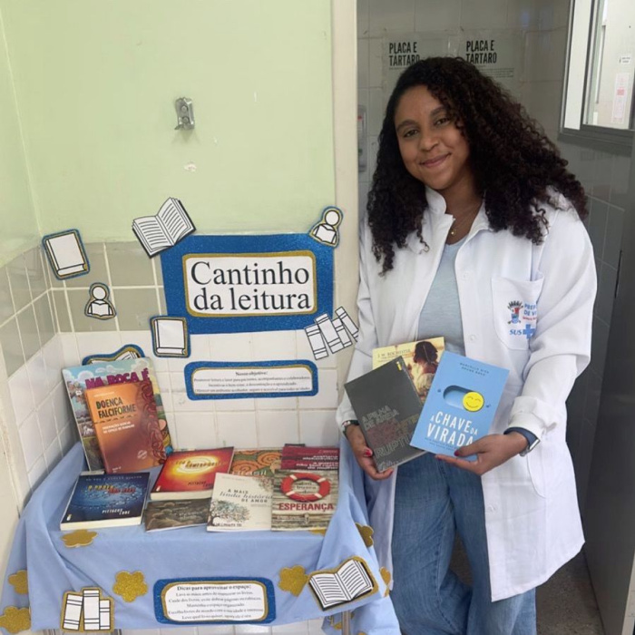 Cantinho da Leitura foi idealizado pela assistente social residente na UBS, Jessica Silva Farias