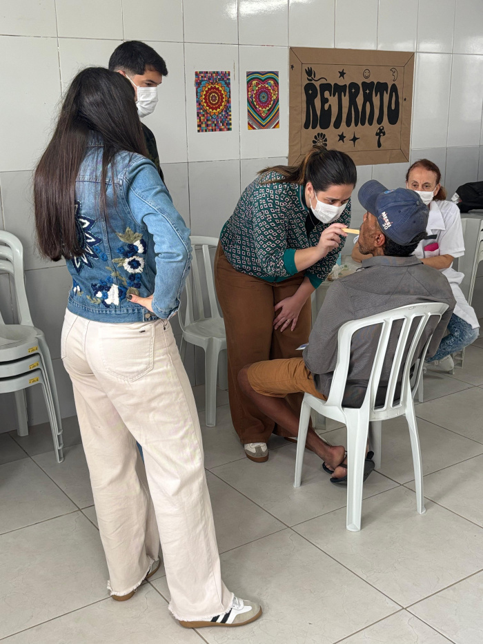 Parceria entre Centro Pop e secretarias municipais garante tratamento de saúde bucal a atendidos