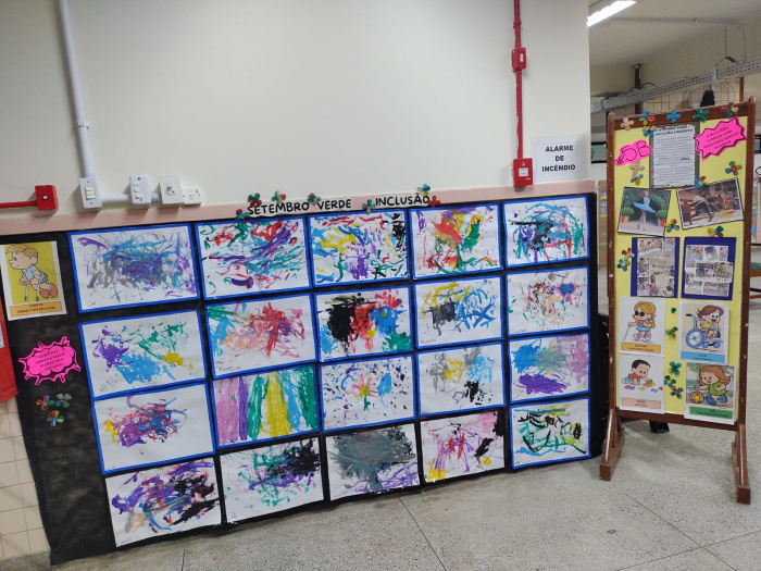 Crianças do CMEI Marlene Orlande Simonetti vivenciam inclusão em oficina de pintura com os pés