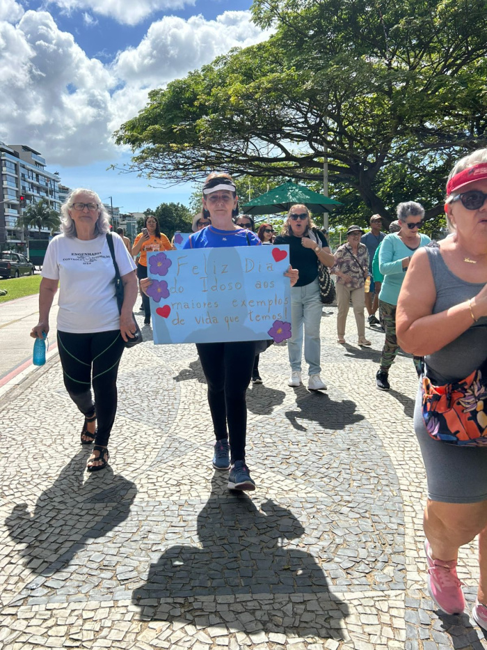 Caminhada do Dia do Idoso em Jardim Camburi