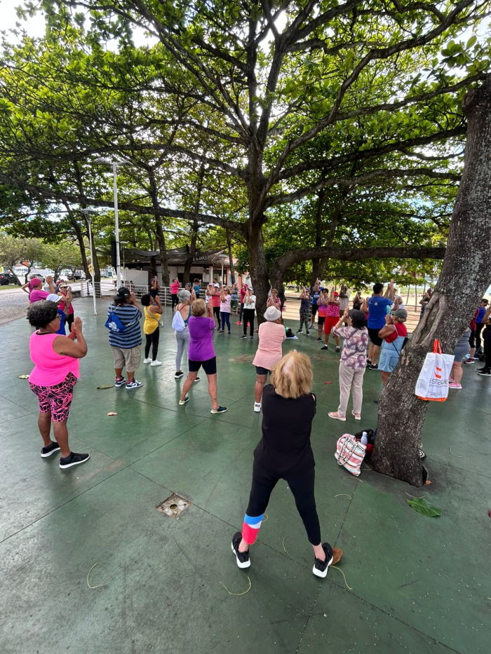 Caminhada do Dia do Idoso em Jardim Camburi