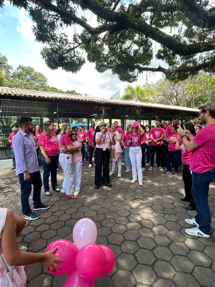 Outubro Rosa: Praça de Eucalipto recebe ação de conscientização sobre o câncer de mama