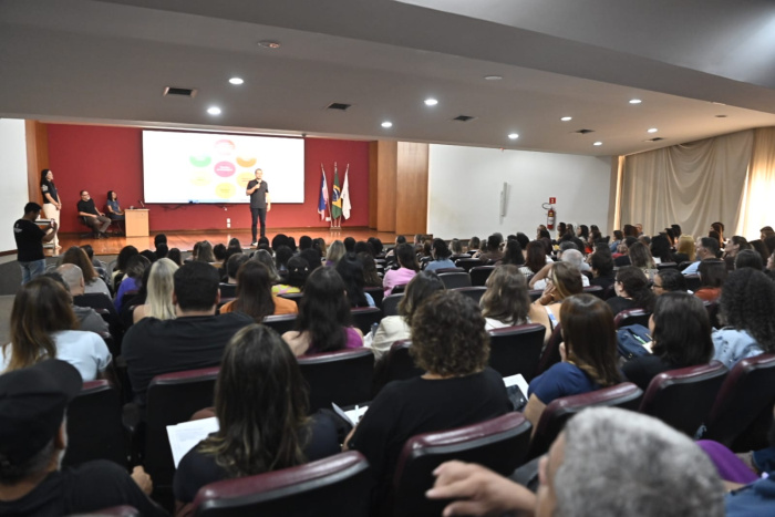 Prefeito participa da formação para processo seletivo de diretores escolares