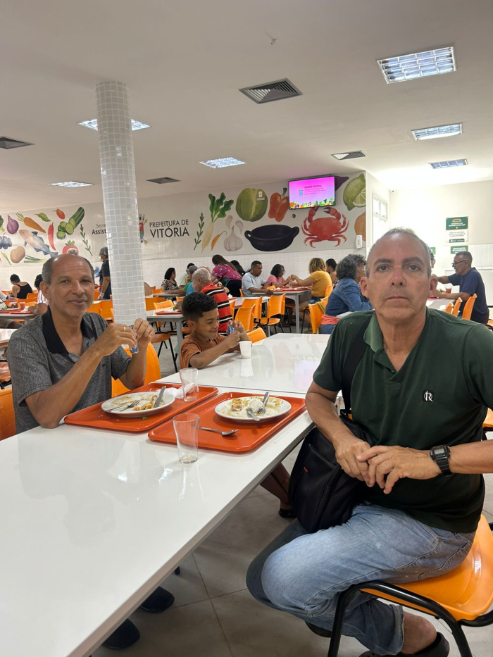 Luiz Fernando Ferreira e José Ferreira de Souza Filho no Restaurante Popular de Vitória.